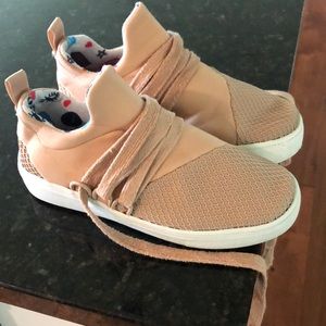 girls steve madden sneakers